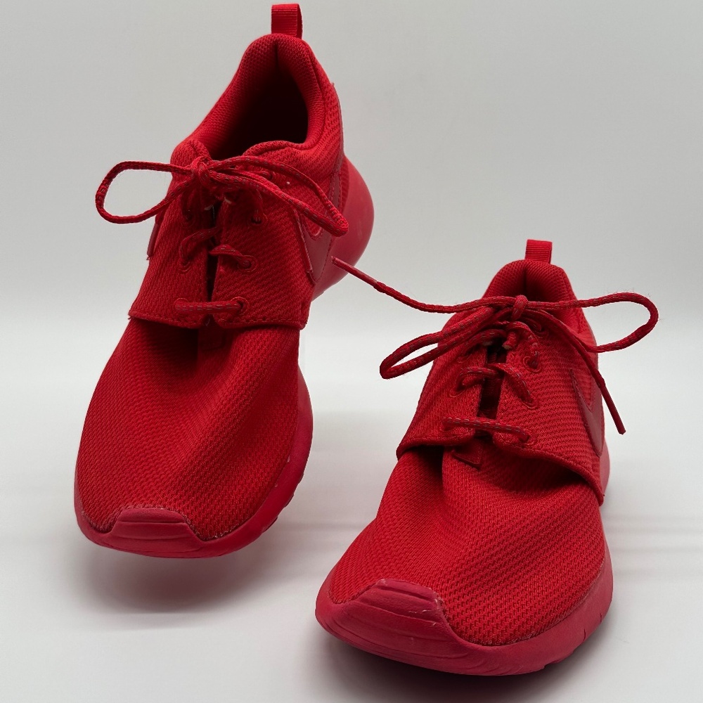 Nike Roshe One Run Triple Red 599728-606 Youth Size 6.5 or Women's Size 8